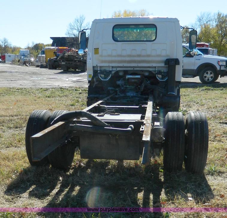 image for item D6069 2005 Isuzu NPR cab and chassis