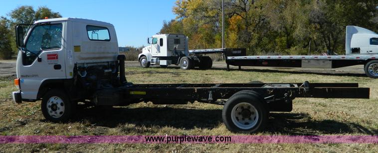 image for item D6069 2005 Isuzu NPR cab and chassis