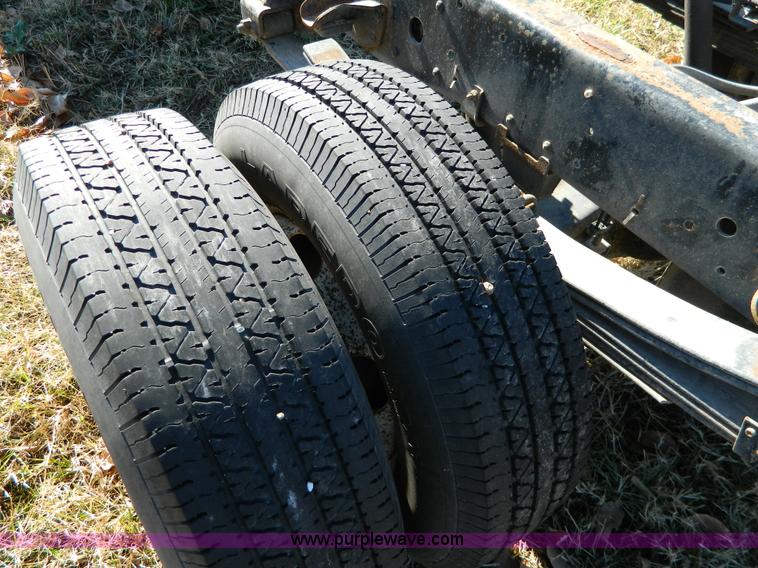 image for item D6069 2005 Isuzu NPR cab and chassis