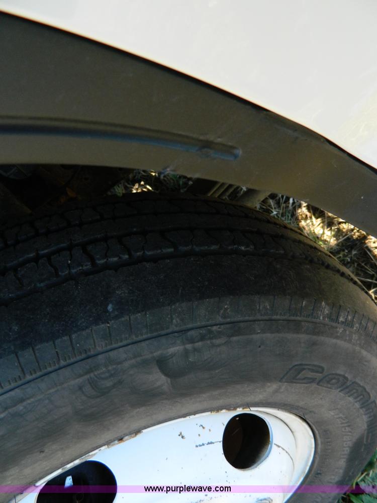 image for item D6069 2005 Isuzu NPR cab and chassis