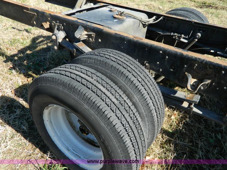 image for item D6069 2005 Isuzu NPR cab and chassis