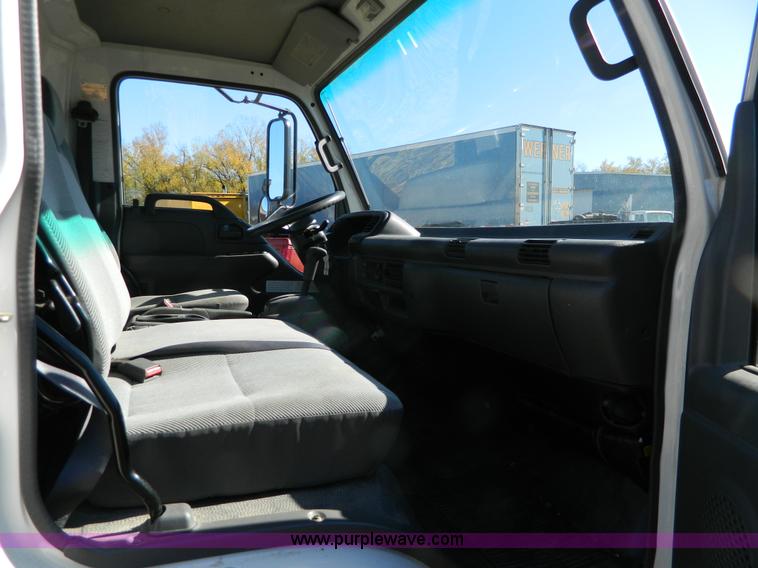 image for item D6069 2005 Isuzu NPR cab and chassis