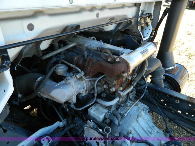 image for item D6069 2005 Isuzu NPR cab and chassis