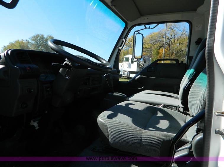 image for item D6069 2005 Isuzu NPR cab and chassis