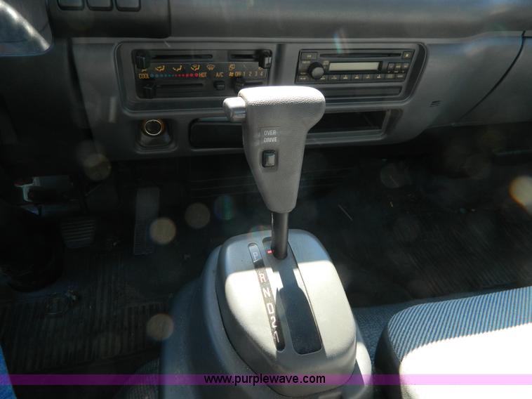 image for item D6069 2005 Isuzu NPR cab and chassis