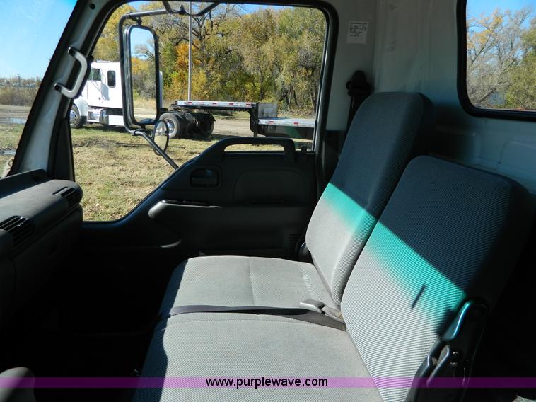 image for item D6069 2005 Isuzu NPR cab and chassis