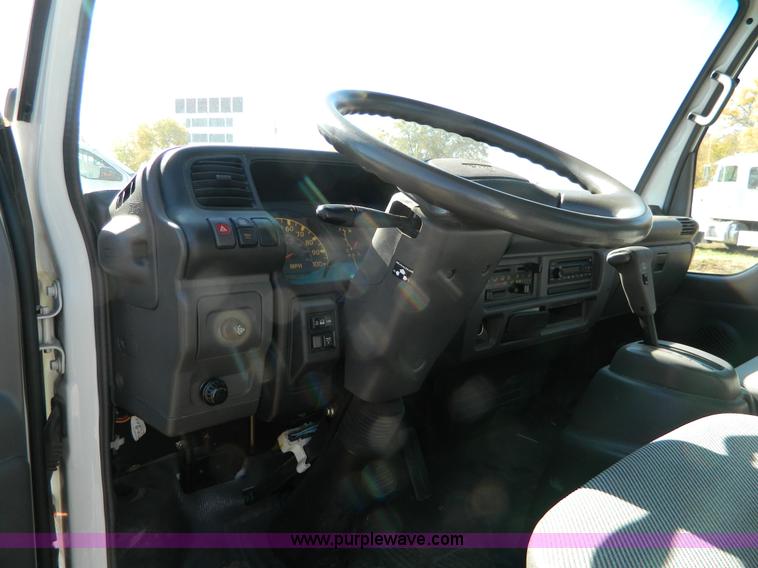 image for item D6069 2005 Isuzu NPR cab and chassis