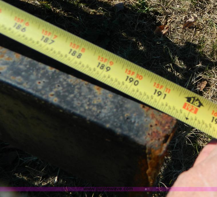 image for item D6069 2005 Isuzu NPR cab and chassis