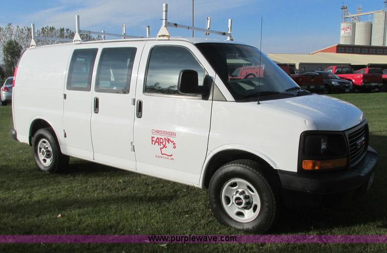 image for item E5216 2008 GMC Savana G2500 van