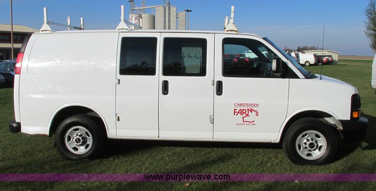 image for item E5216 2008 GMC Savana G2500 van