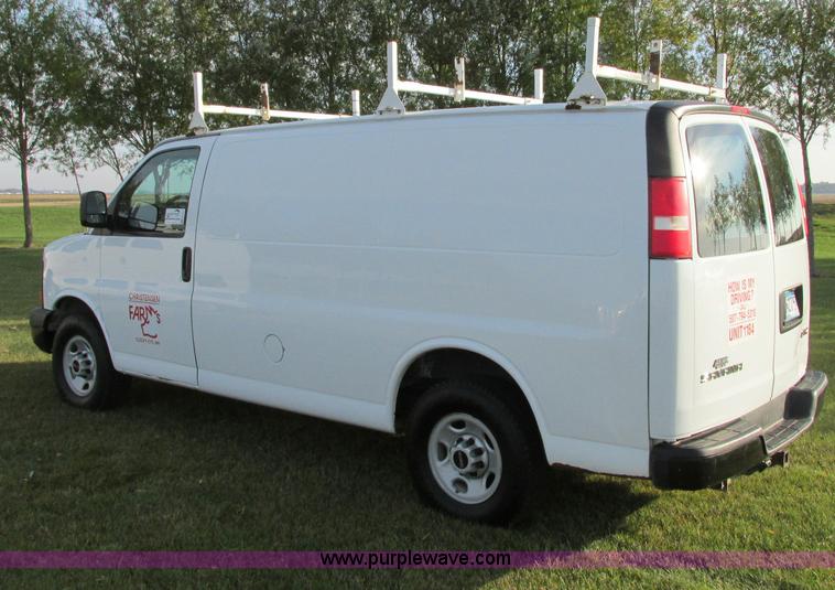 image for item E5216 2008 GMC Savana G2500 van