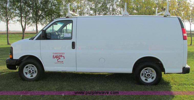 image for item E5216 2008 GMC Savana G2500 van