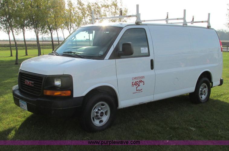 image for item E5216 2008 GMC Savana G2500 van