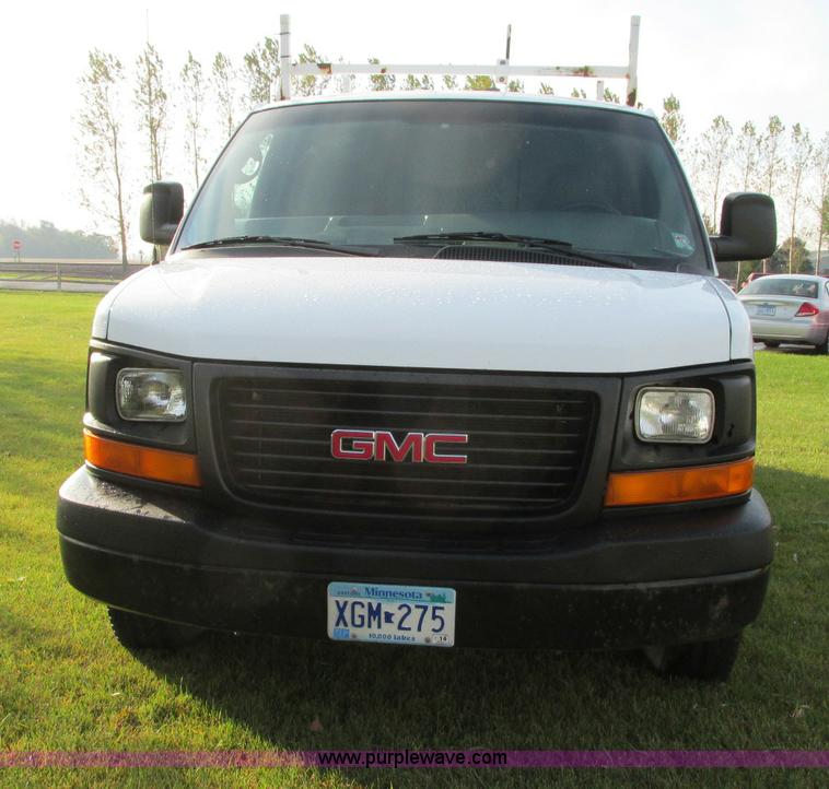 image for item E5216 2008 GMC Savana G2500 van