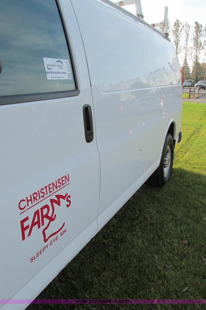 image for item E5216 2008 GMC Savana G2500 van