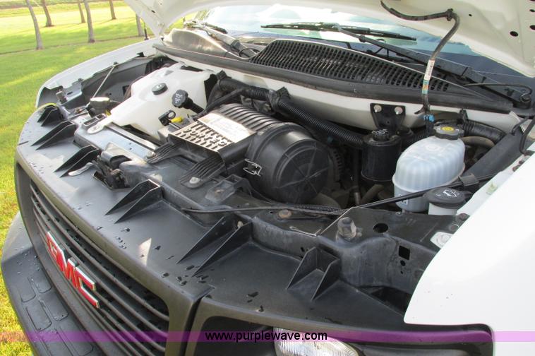 image for item E5216 2008 GMC Savana G2500 van