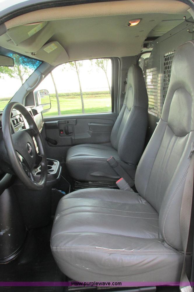 image for item E5216 2008 GMC Savana G2500 van
