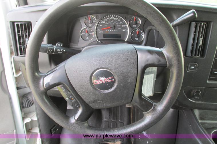 image for item E5216 2008 GMC Savana G2500 van