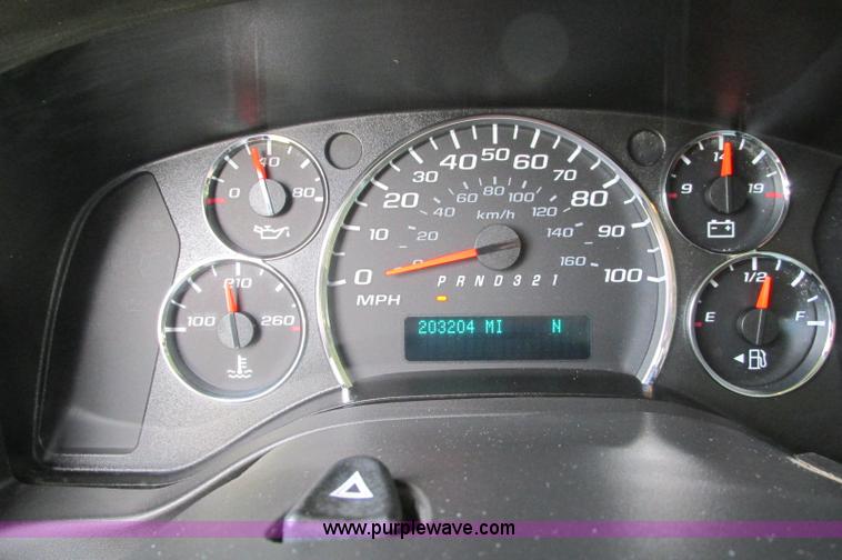 image for item E5216 2008 GMC Savana G2500 van
