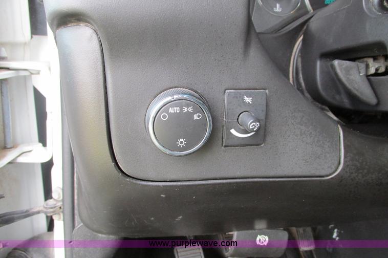 image for item E5216 2008 GMC Savana G2500 van