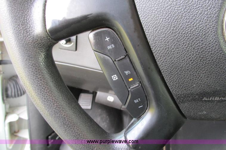 image for item E5216 2008 GMC Savana G2500 van