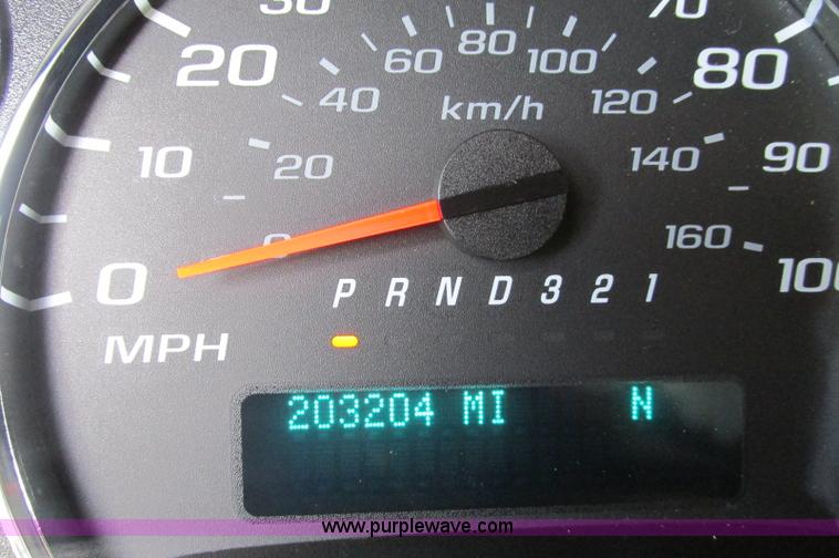 image for item E5216 2008 GMC Savana G2500 van