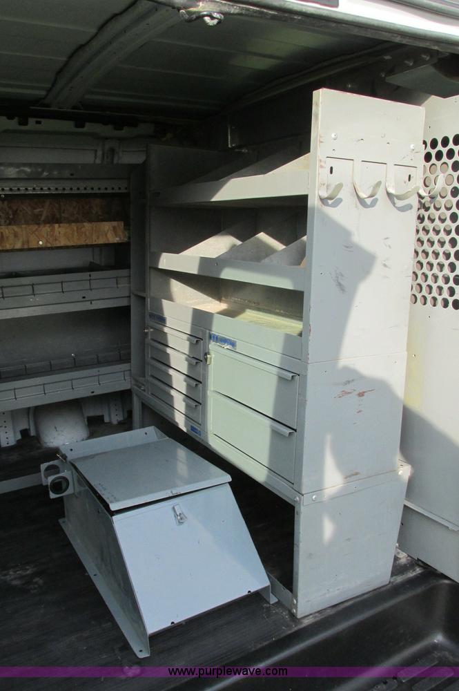 image for item E5216 2008 GMC Savana G2500 van