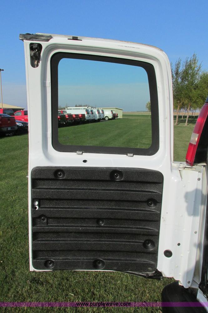 image for item E5216 2008 GMC Savana G2500 van