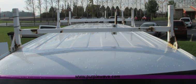 image for item E5216 2008 GMC Savana G2500 van