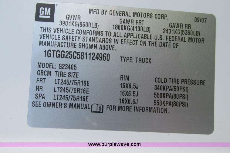 image for item E5216 2008 GMC Savana G2500 van