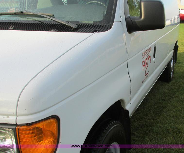 image for item E5217 2006 Ford E350 Super Duty van