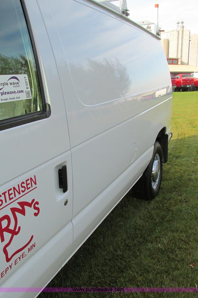 image for item E5217 2006 Ford E350 Super Duty van