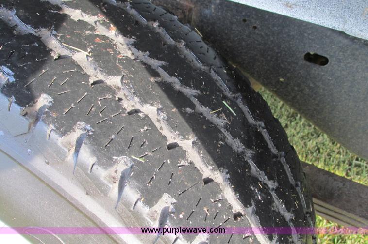 image for item E5217 2006 Ford E350 Super Duty van