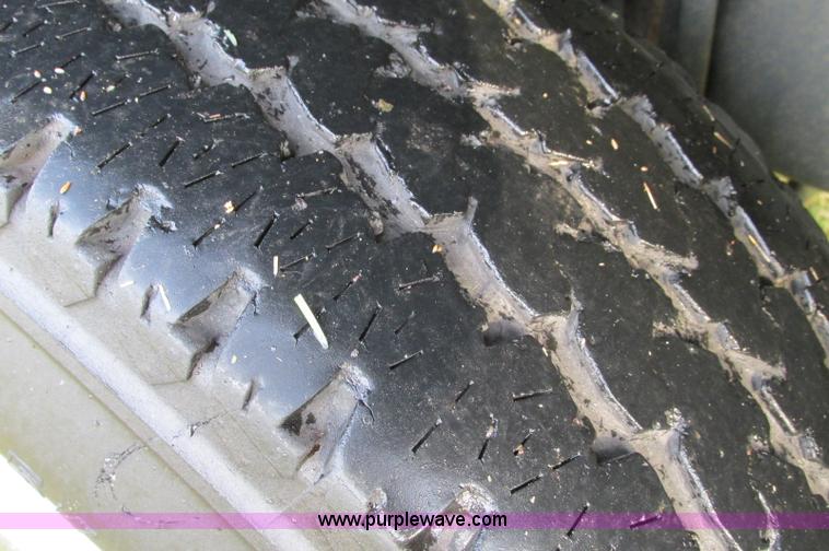 image for item E5217 2006 Ford E350 Super Duty van