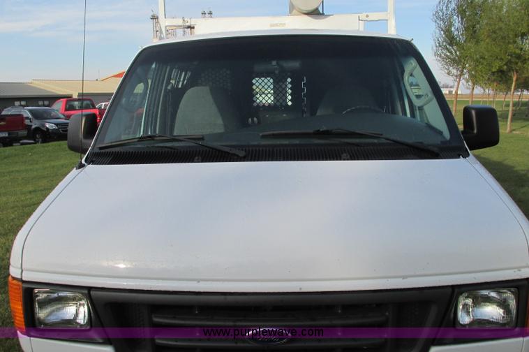 image for item E5217 2006 Ford E350 Super Duty van