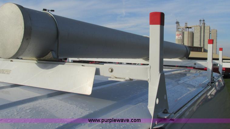 image for item E5217 2006 Ford E350 Super Duty van