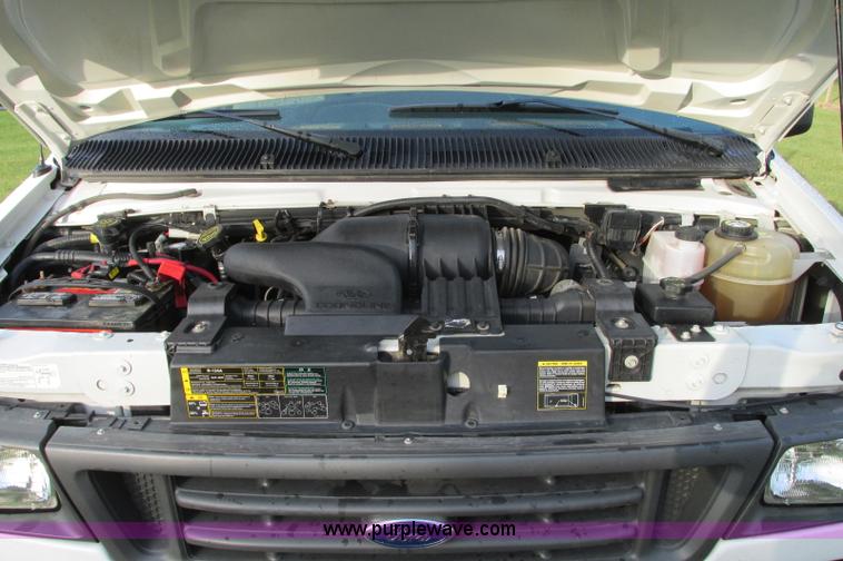 image for item E5217 2006 Ford E350 Super Duty van