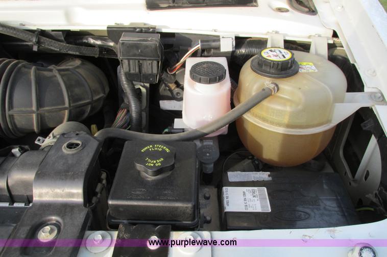 image for item E5217 2006 Ford E350 Super Duty van