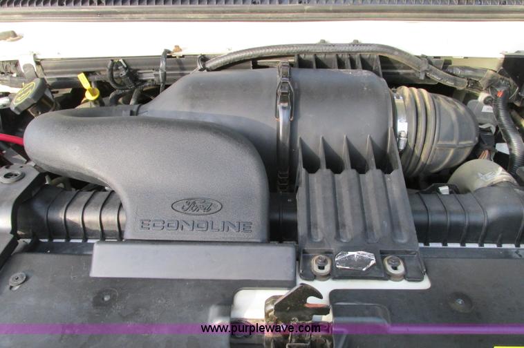 image for item E5217 2006 Ford E350 Super Duty van