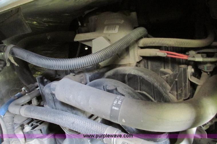 image for item E5217 2006 Ford E350 Super Duty van