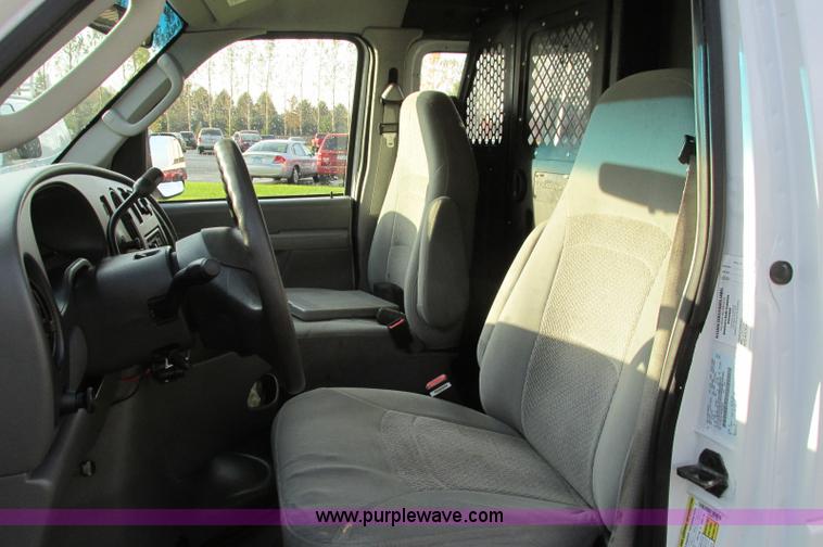 image for item E5217 2006 Ford E350 Super Duty van