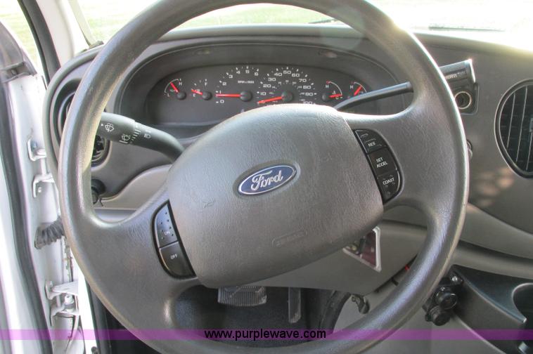 image for item E5217 2006 Ford E350 Super Duty van
