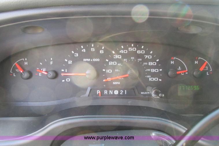 image for item E5217 2006 Ford E350 Super Duty van