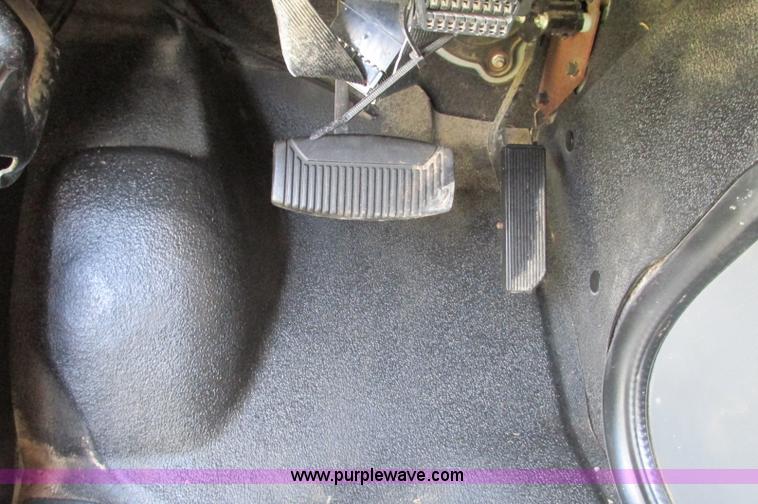 image for item E5217 2006 Ford E350 Super Duty van