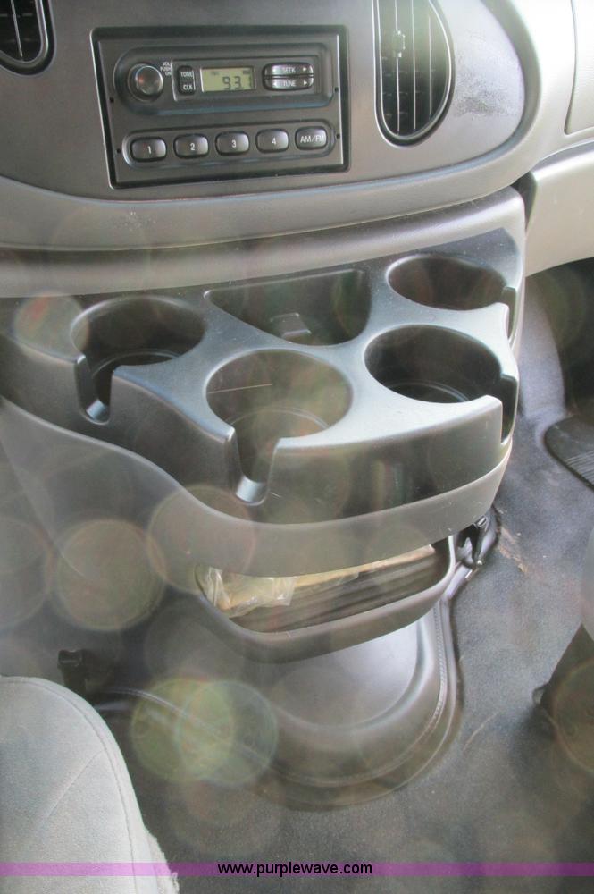 image for item E5217 2006 Ford E350 Super Duty van