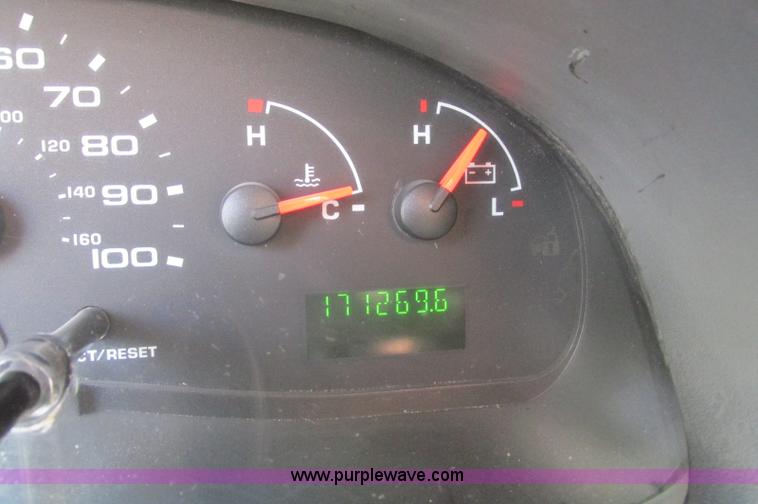 image for item E5217 2006 Ford E350 Super Duty van