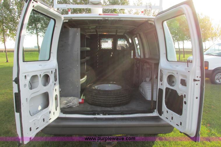 image for item E5217 2006 Ford E350 Super Duty van