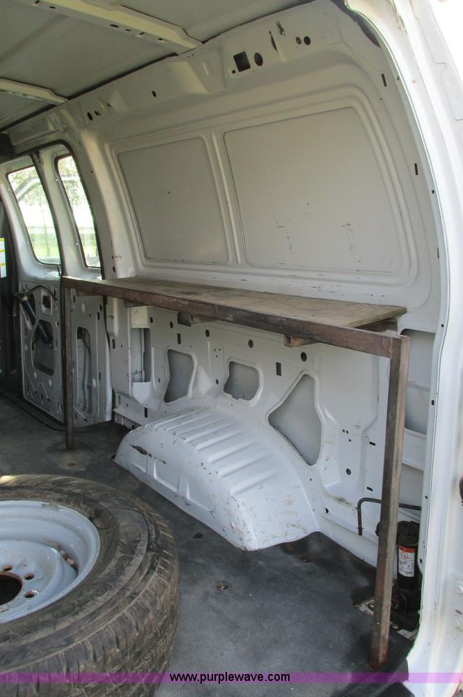 image for item E5217 2006 Ford E350 Super Duty van