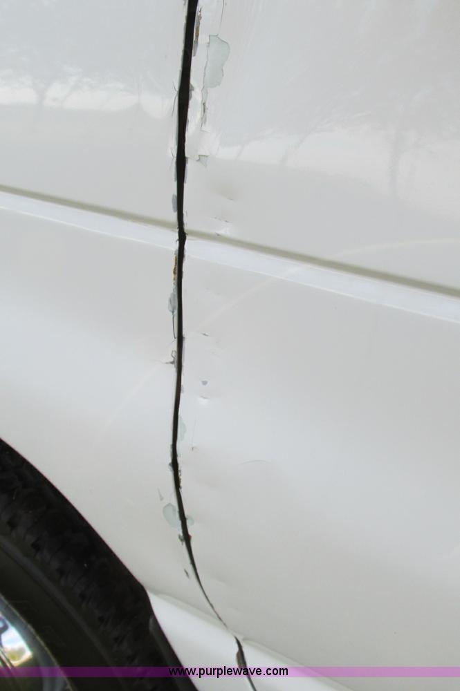 image for item E5217 2006 Ford E350 Super Duty van