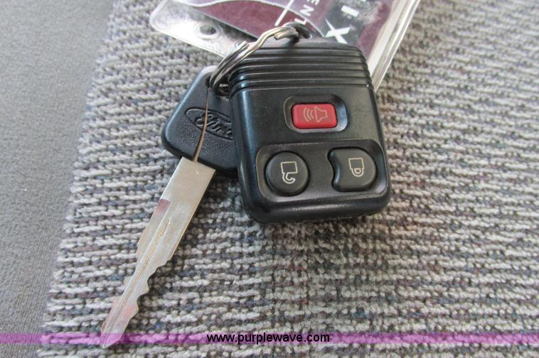 image for item E5217 2006 Ford E350 Super Duty van